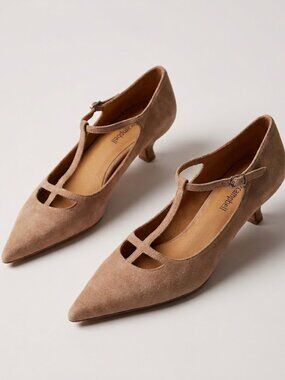 NWOT Jeffrey Campbell Precedence Suede T-Strap Heels Beige Size 8.5 Kitten Heel